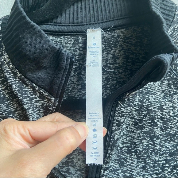 Lululemon Athletica mock neck 1/3 zip pull over long sleeve running shirt Sz 6 - Picture 10 of 13